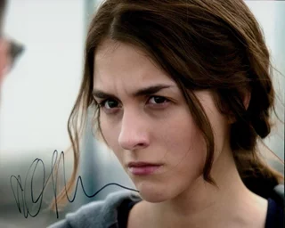 Quinn Shephard autograph