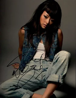 Kiki Sukezane autograph