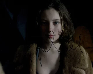 Mina Sundwall autograph