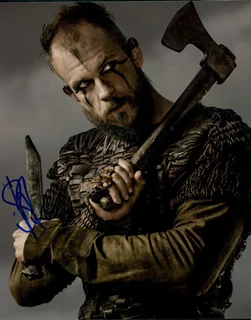 Gustaf Skarsgard autograph