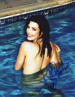 Phoebe Tonkin autograph