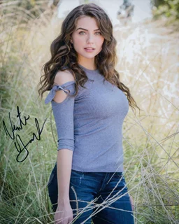 Victoria Konefal autograph