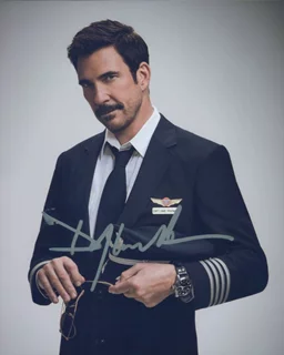 Dylan McDermott autograph