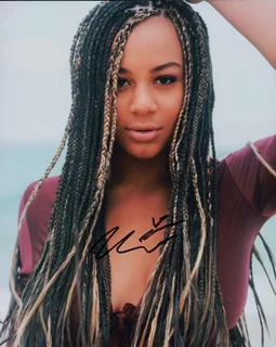 Nia Sioux autograph