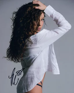 Lexie Stevenson autograph