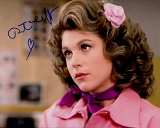 Dinah Manoff autograph