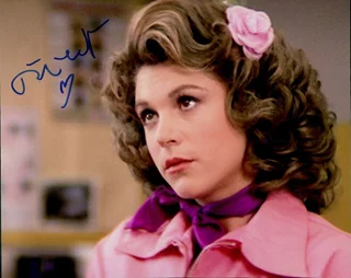 Dinah Manoff autograph