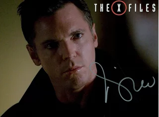 Nicholas Lea autograph