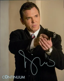 Nicholas Lea autograph