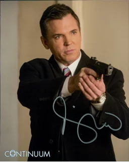 Nicholas Lea autograph