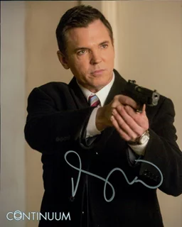 Nicholas Lea autograph