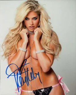 Kelly Kelly autograph
