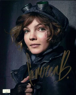 Camren Bicondova autograph