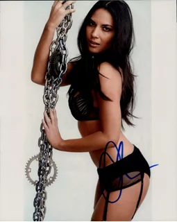 Olivia Munn autograph