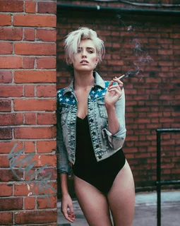 Wallis Day autograph