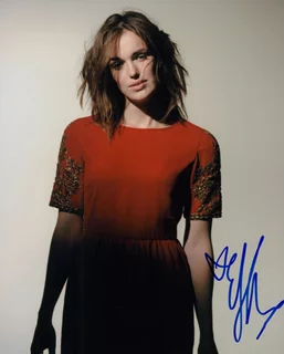 Elizabeth Henstridge autograph