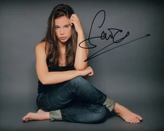 Laia Costa autograph