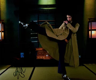 Amber Midthunder autograph