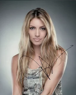 Dawn Olivieri autograph