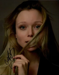 Ivanna Sakhno autograph