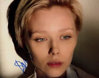 Ivanna Sakhno autograph