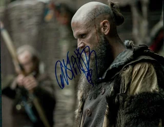 Gustaf Skarsgard autograph