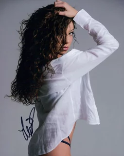 Lexie Stevenson autograph