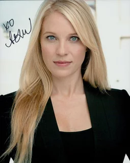 Alicia Leigh Willis autograph