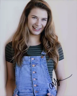 Alexa Yeames autograph