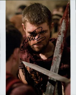 Liam McIntyre autograph