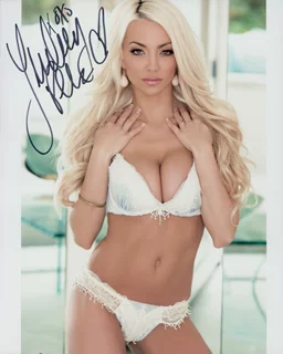 Lindsey Pelas autograph