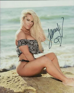 Jessica Valencia autograph