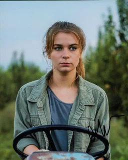 Alexa Yeames autograph