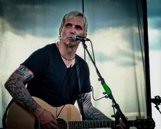 Art Alexakis autograph