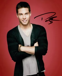 Dean Geyer autograph
