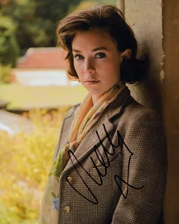 Vanessa Kirby autograph