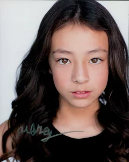 Aubrey Anderson-Emmons autograph