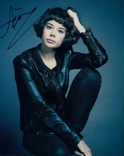 Laia Costa autograph