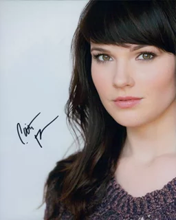 Cait Fairbanks autograph