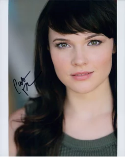 Cait Fairbanks autograph