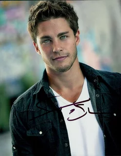 Dean Geyer autograph