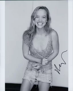 Kelley Jakle autograph