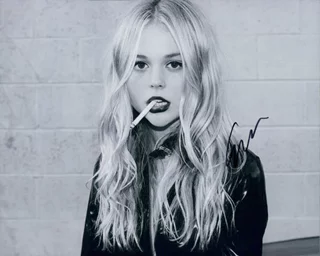 Emily Alyn Lind autograph