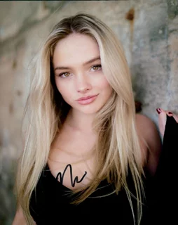 Natalie Alyn  Lind autograph
