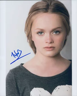Hannah Nordberg autograph