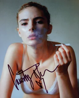 Courtney Paige autograph