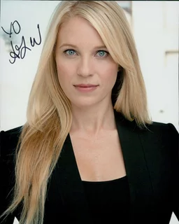 Alicia Leigh Willis autograph