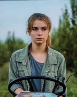 Alexa Yeames autograph