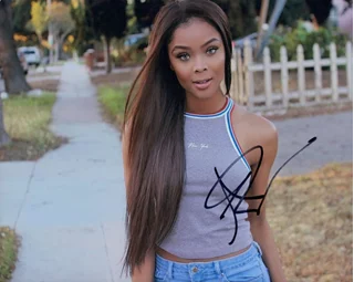 Ajiona Alexus autograph