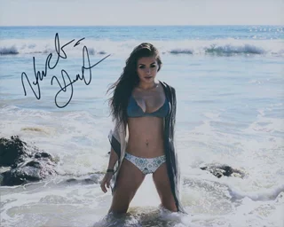 Victoria Konefal autograph